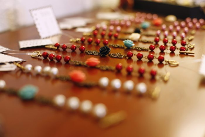 Step-By-Step Plan for Organizing a Holiday Craft Fair jewelry for sale #ichoosejoyblog #craftfair #holidaycraftfair
