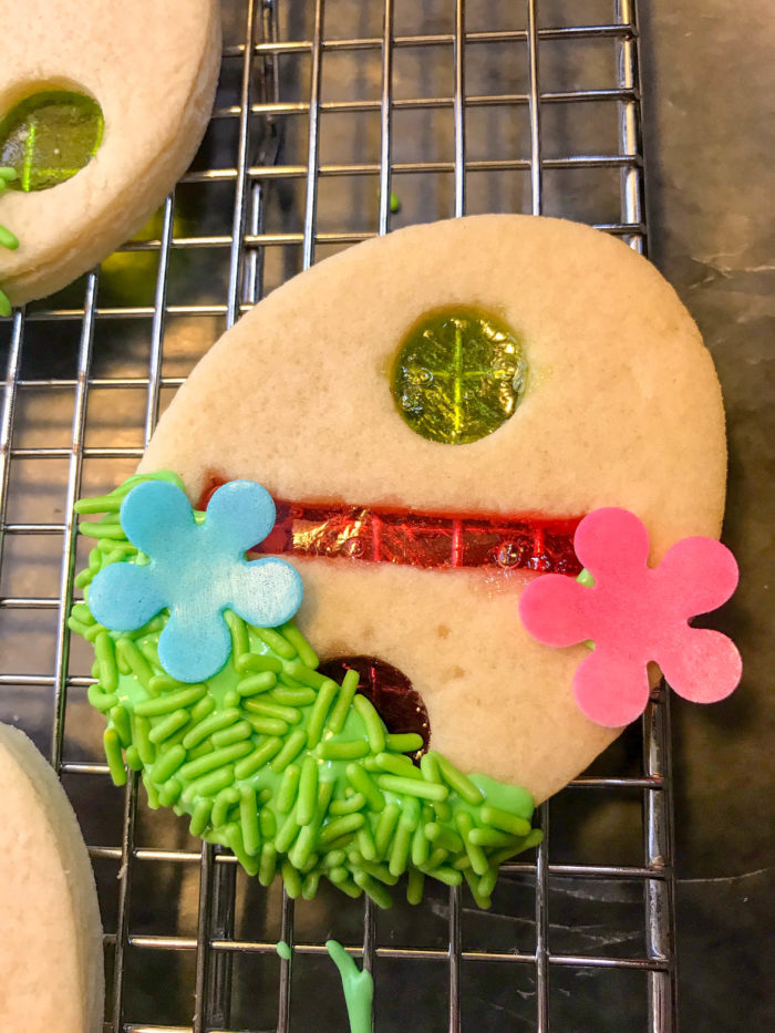 A Beautiful Easter Cookie ~ Stained Glass Easter Egg Sugar Cookie Recipe. #easter #easterrecipes #eastercookies #easterdesserts