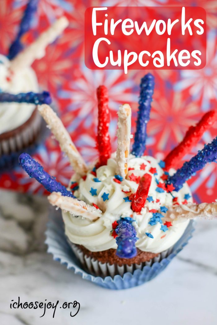 Fireworks cupcakes recipe for Fourth of July. These are perfect for any patriotic holiday. It's so fun for kids to make Fourth of July cupcakes! Also, at the post find Patriotic Decorated Cookie recipe. #patrioticdesserts #fourthofjulycupcakes #fourthofjulycookies #ichoosejoyblog