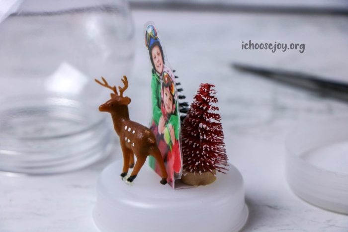 Photo Snow Globe Tutorial ~ A fun project for Christmas or Winter!